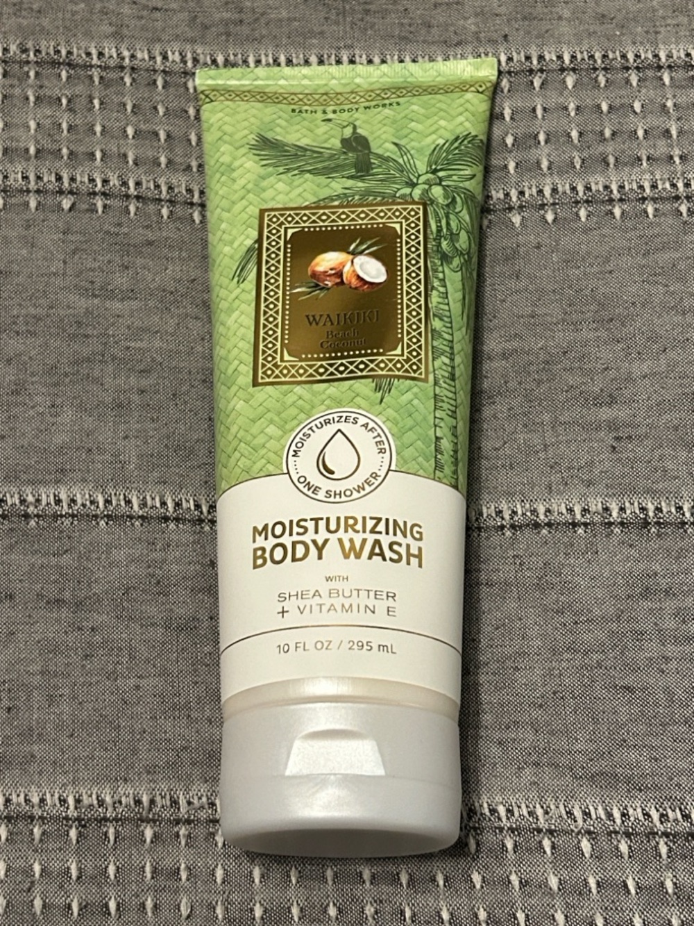 Bath & Body Works Waikiki Beach Coconut Moisturizing Body Wash 
10 fl oz
NEW